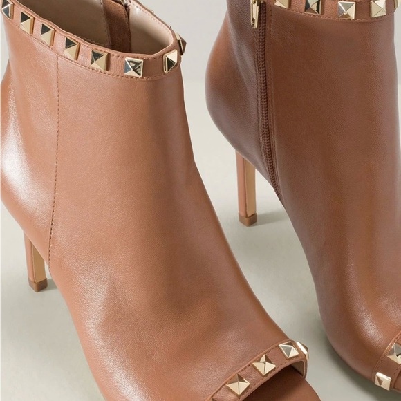 WHITE HOUSE BLACK MARKET Sienna Studded Bootie SZ 7 - Picture 3 of 7